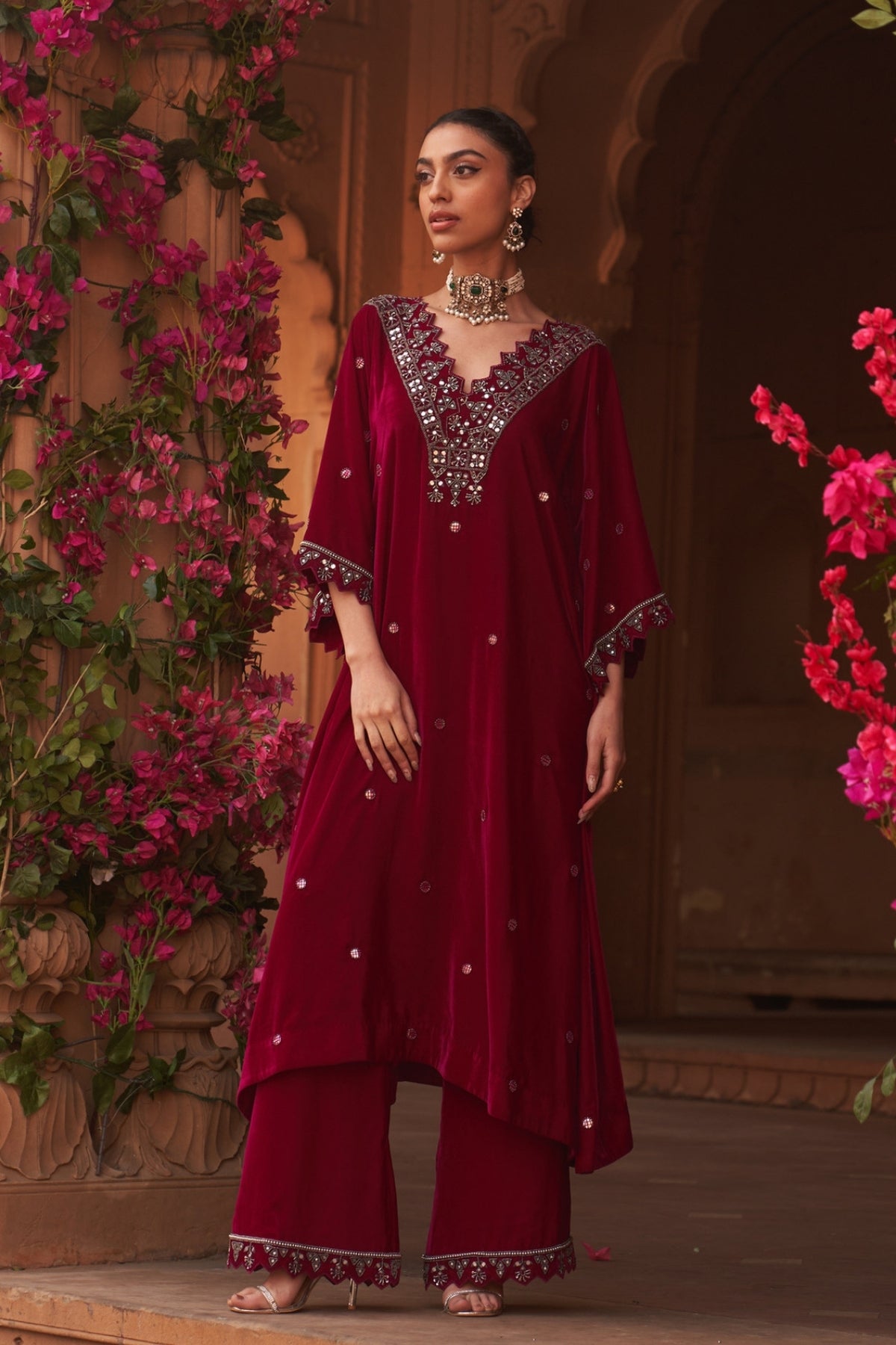 Gehra gulabi makhmali kaftan kurta set