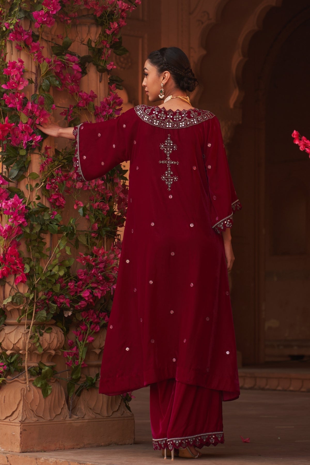 Gehra gulabi makhmali kaftan kurta set