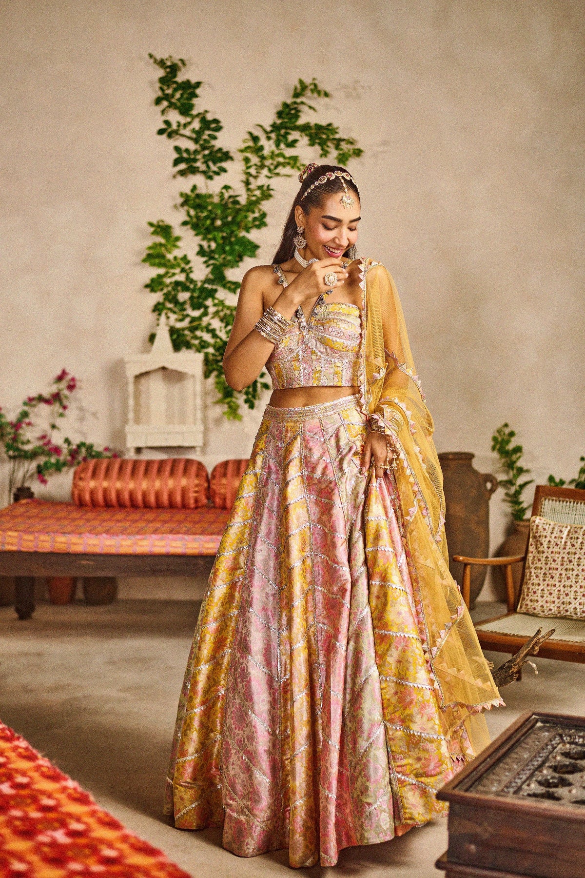 Aabha ginni banarasi lehenga set