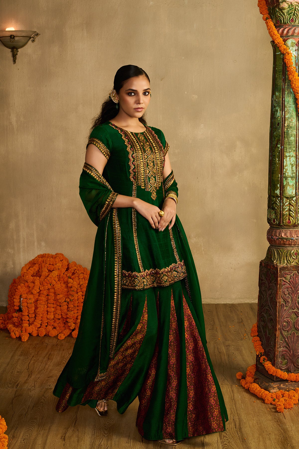 Paan Patola Gharara Set