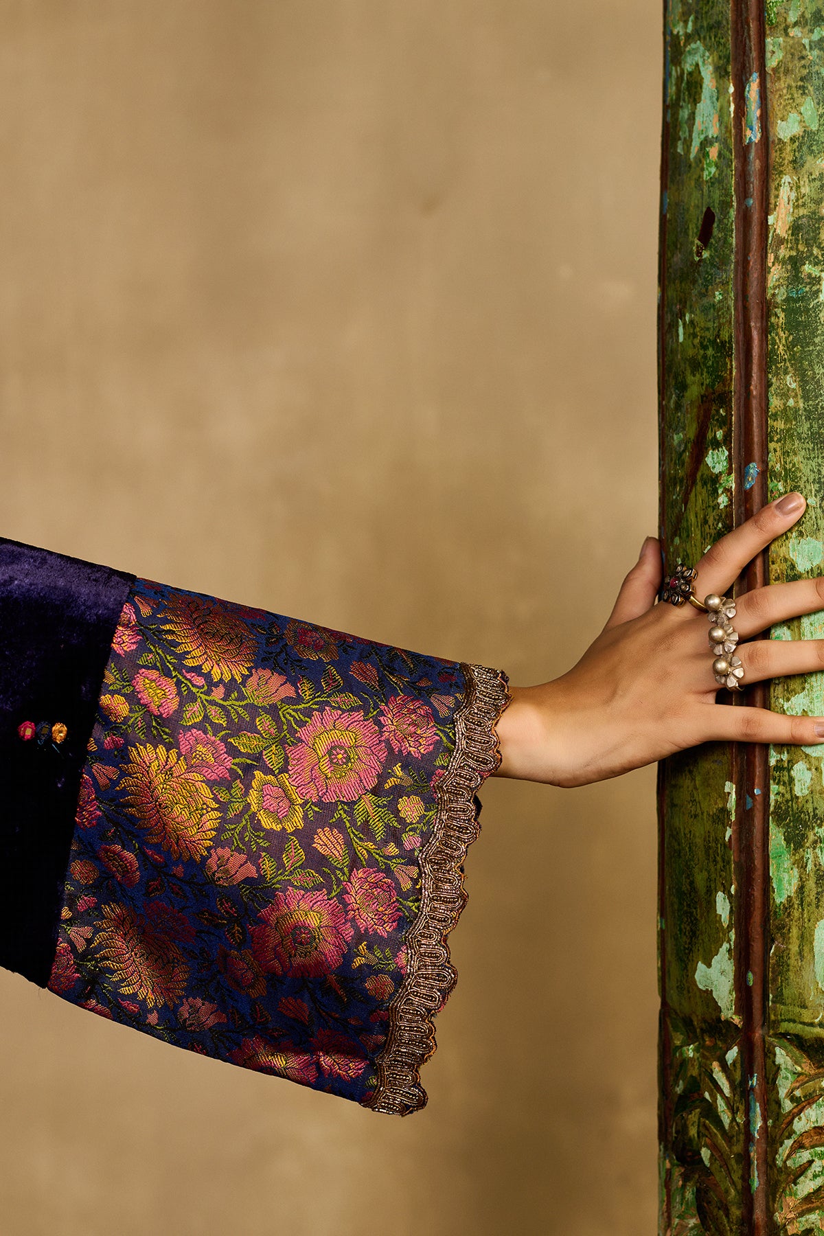 Neel Banjara Kurta Set