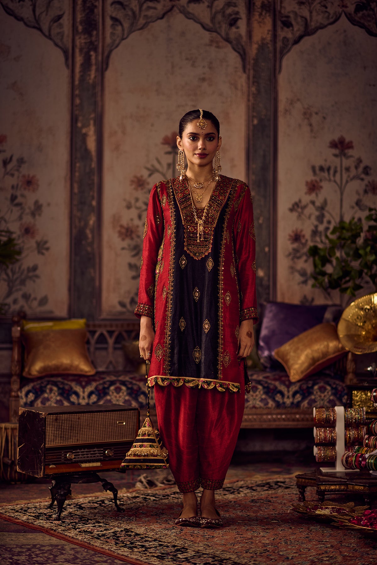 Laal Kaali Virasat kurta set