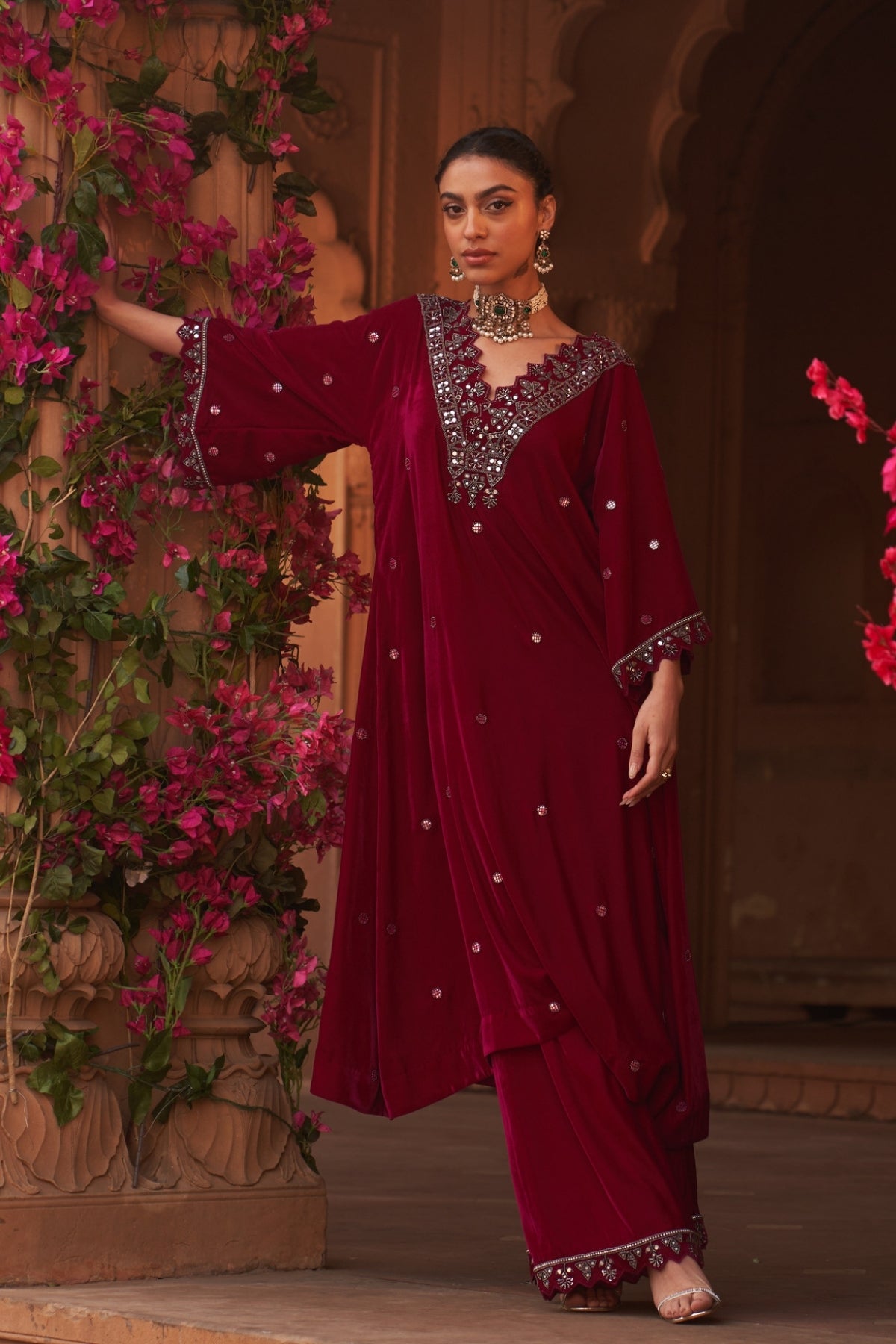 Gehra gulabi makhmali kaftan kurta set