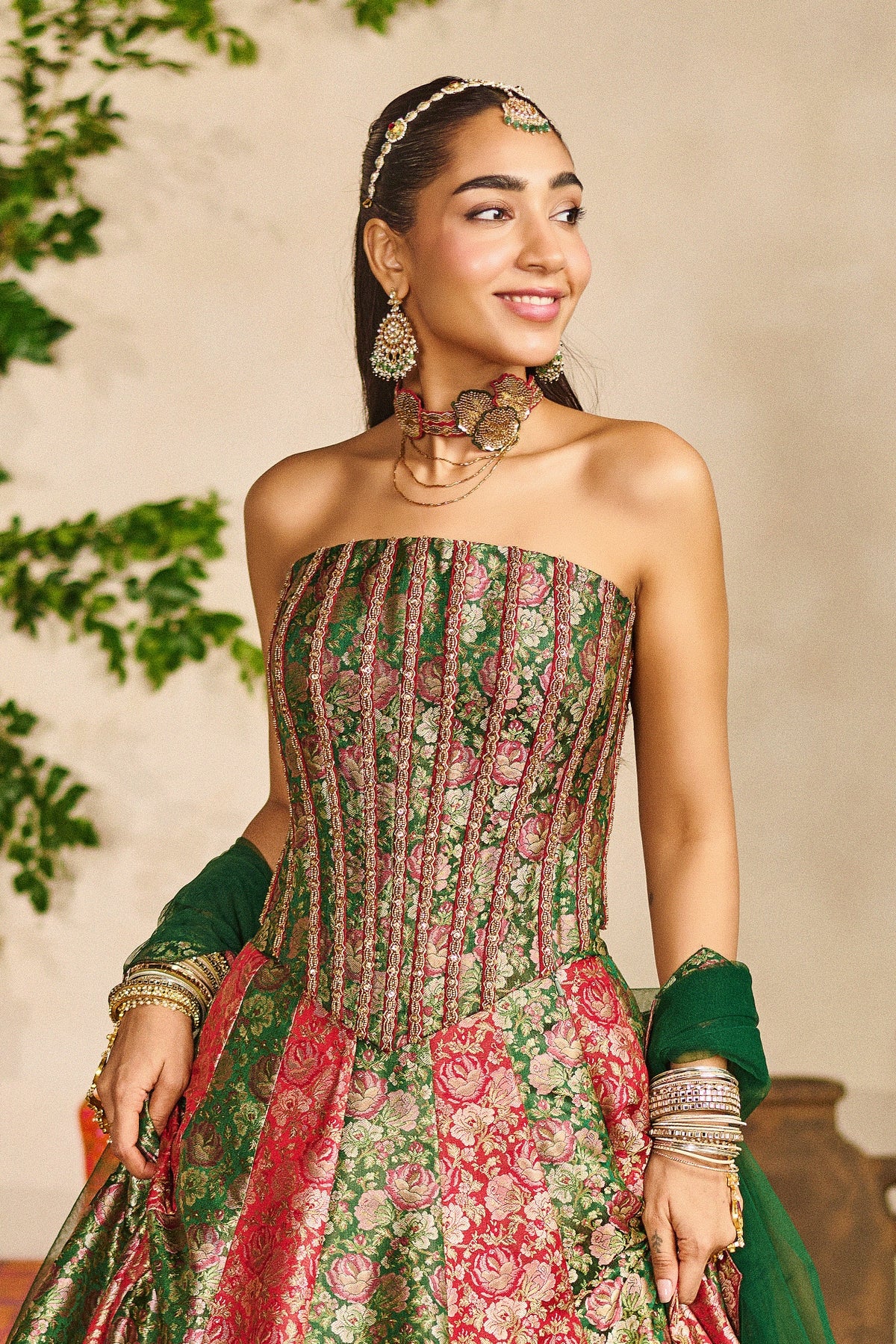 Gulab banarasi choker