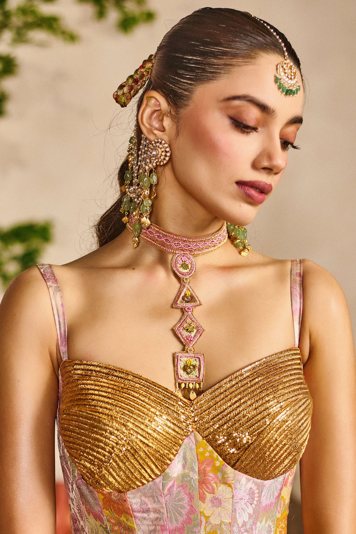 Aabha bahaar choker