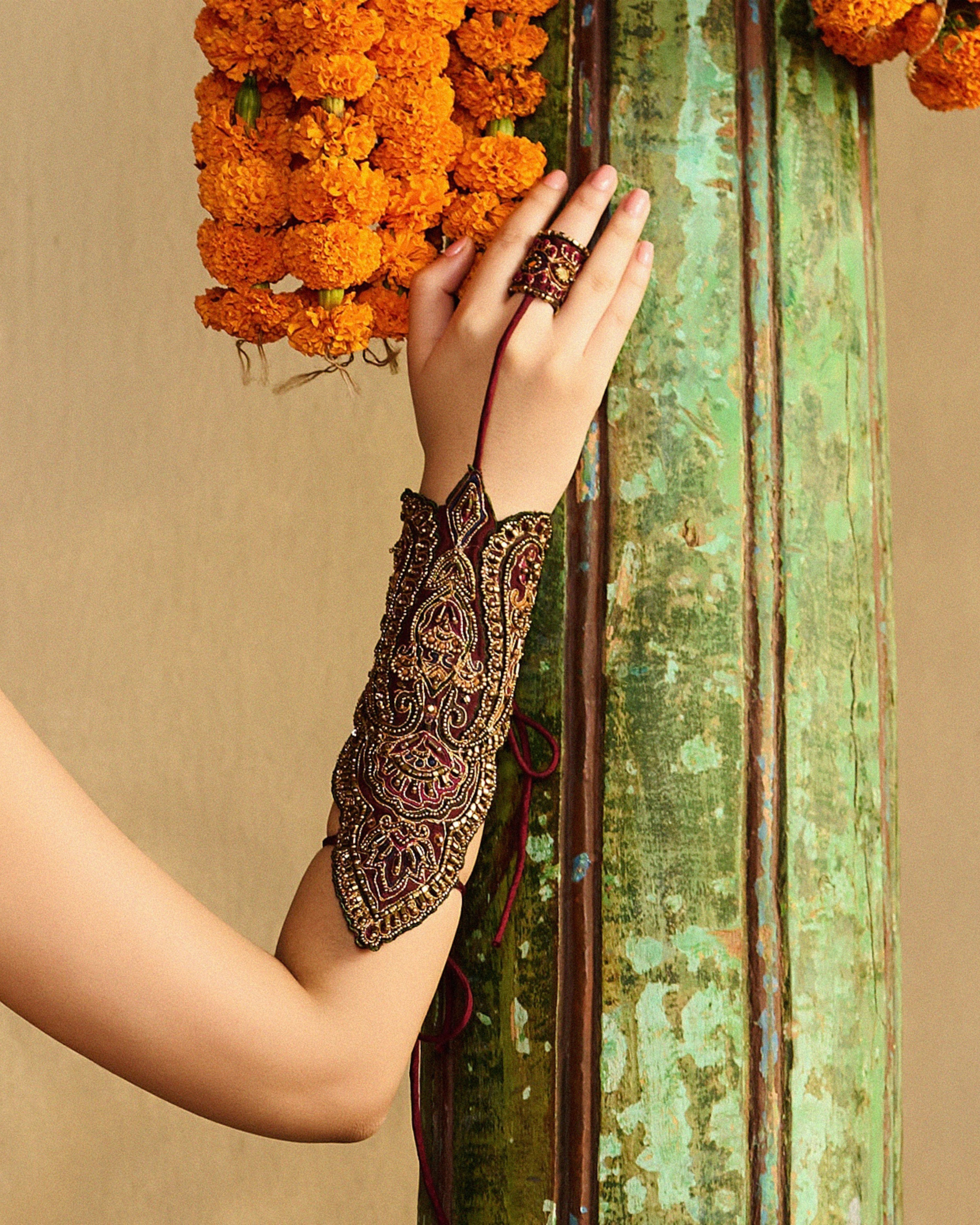 Zardosi Haathphool