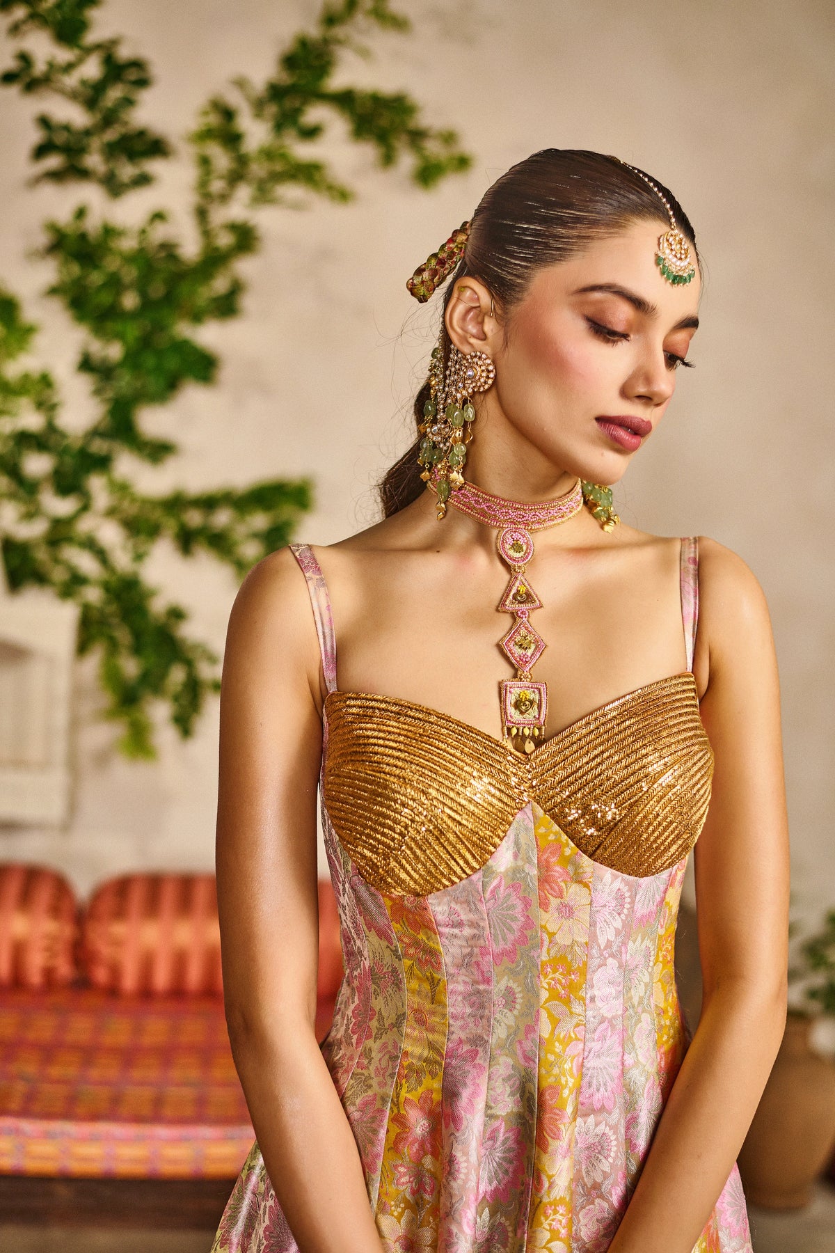 Aabha bahaar choker