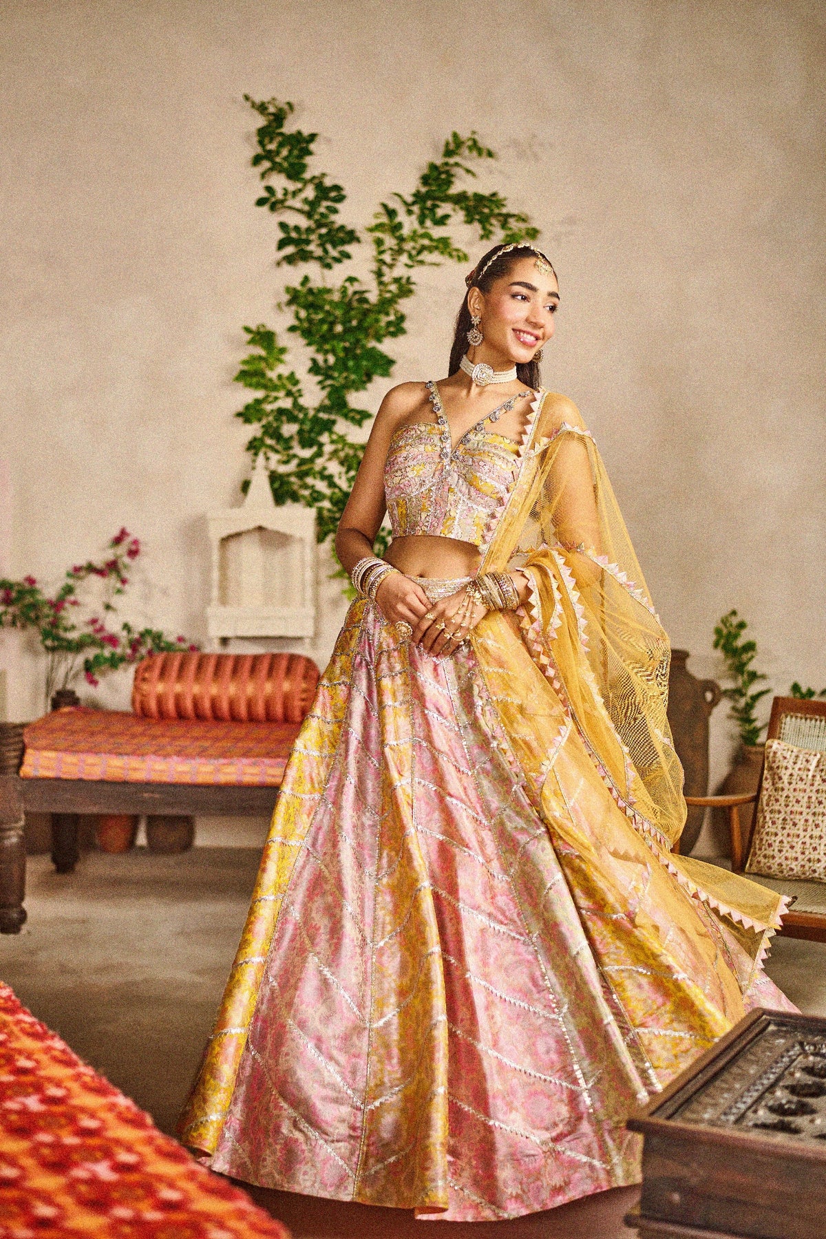 Aabha ginni banarasi lehenga set