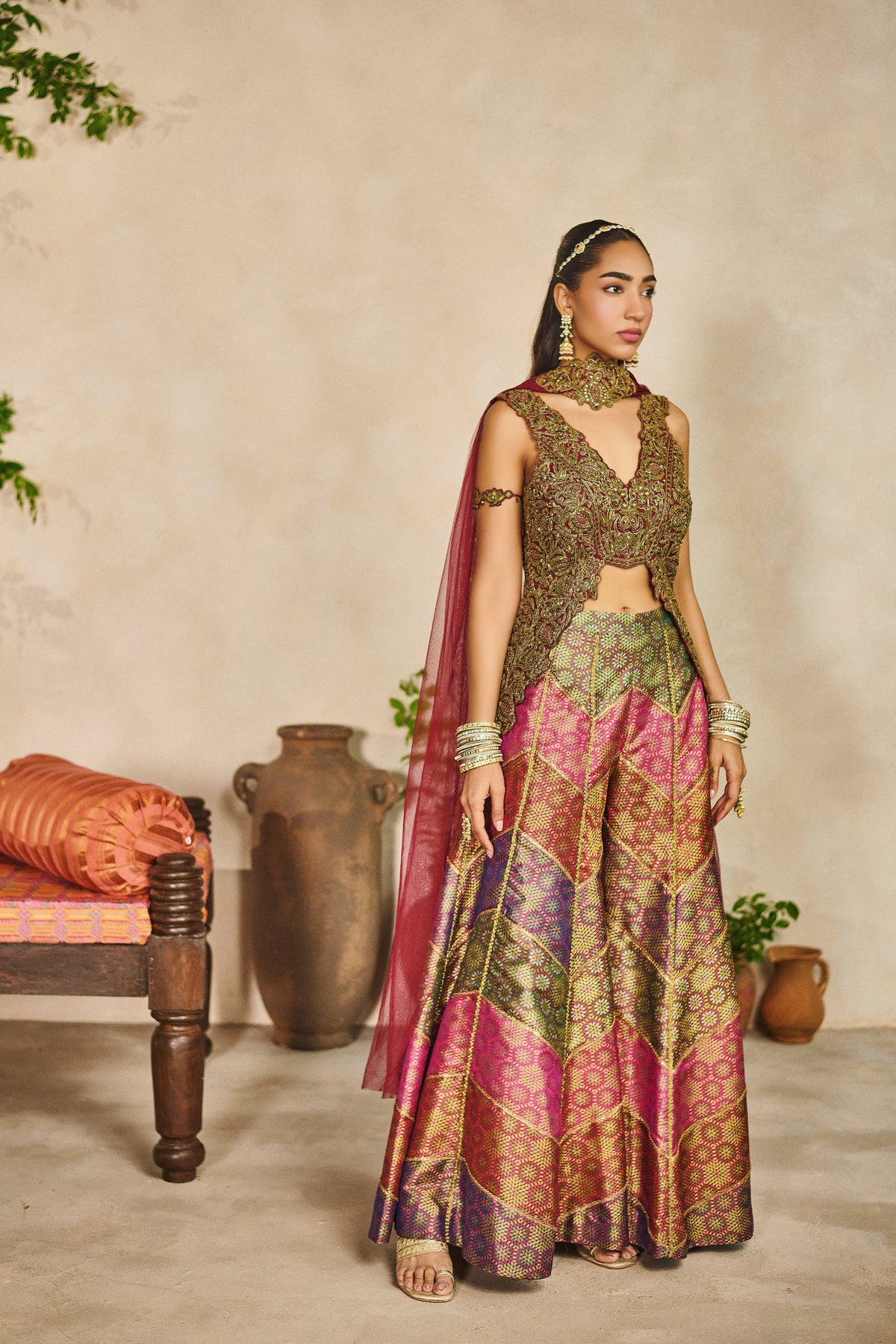 Naqsh aakaar top sharara set