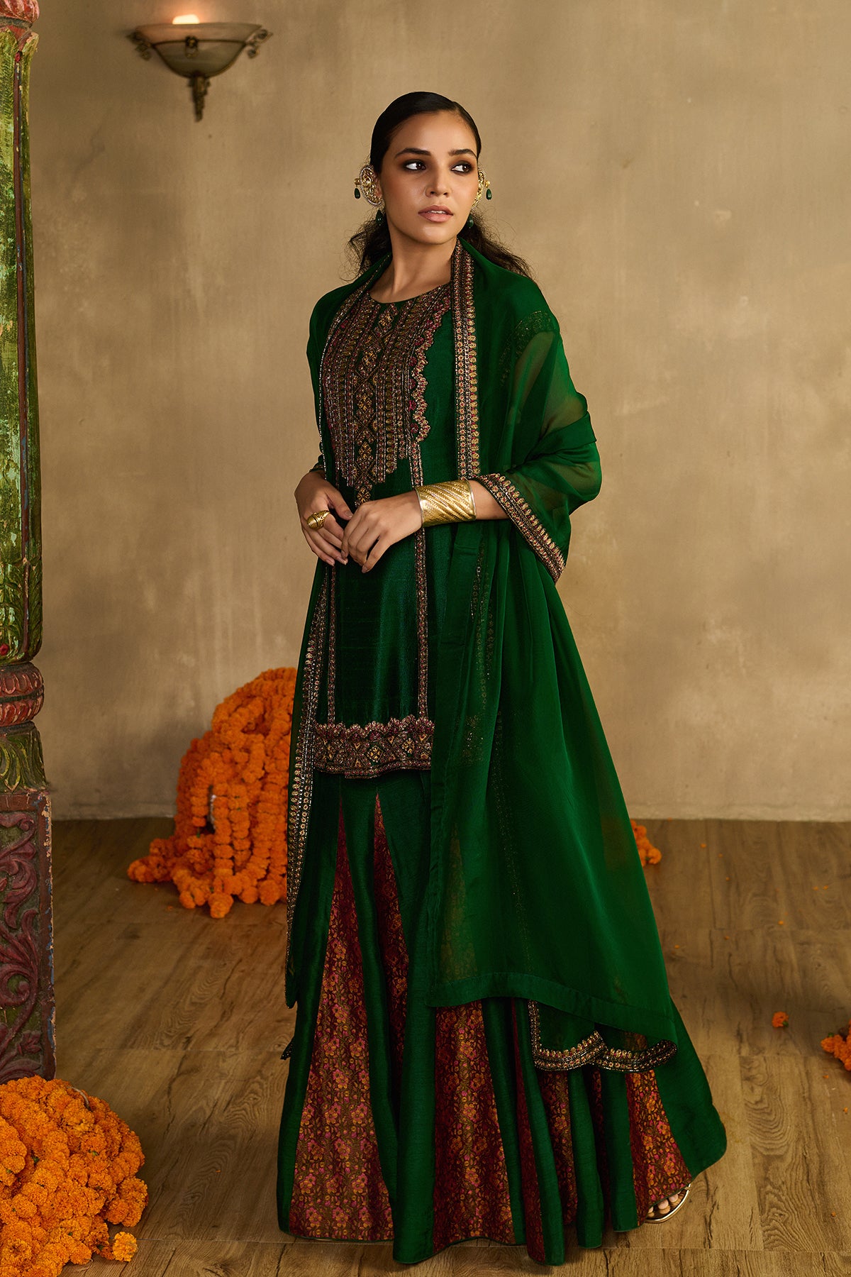 Paan Patola Gharara Set