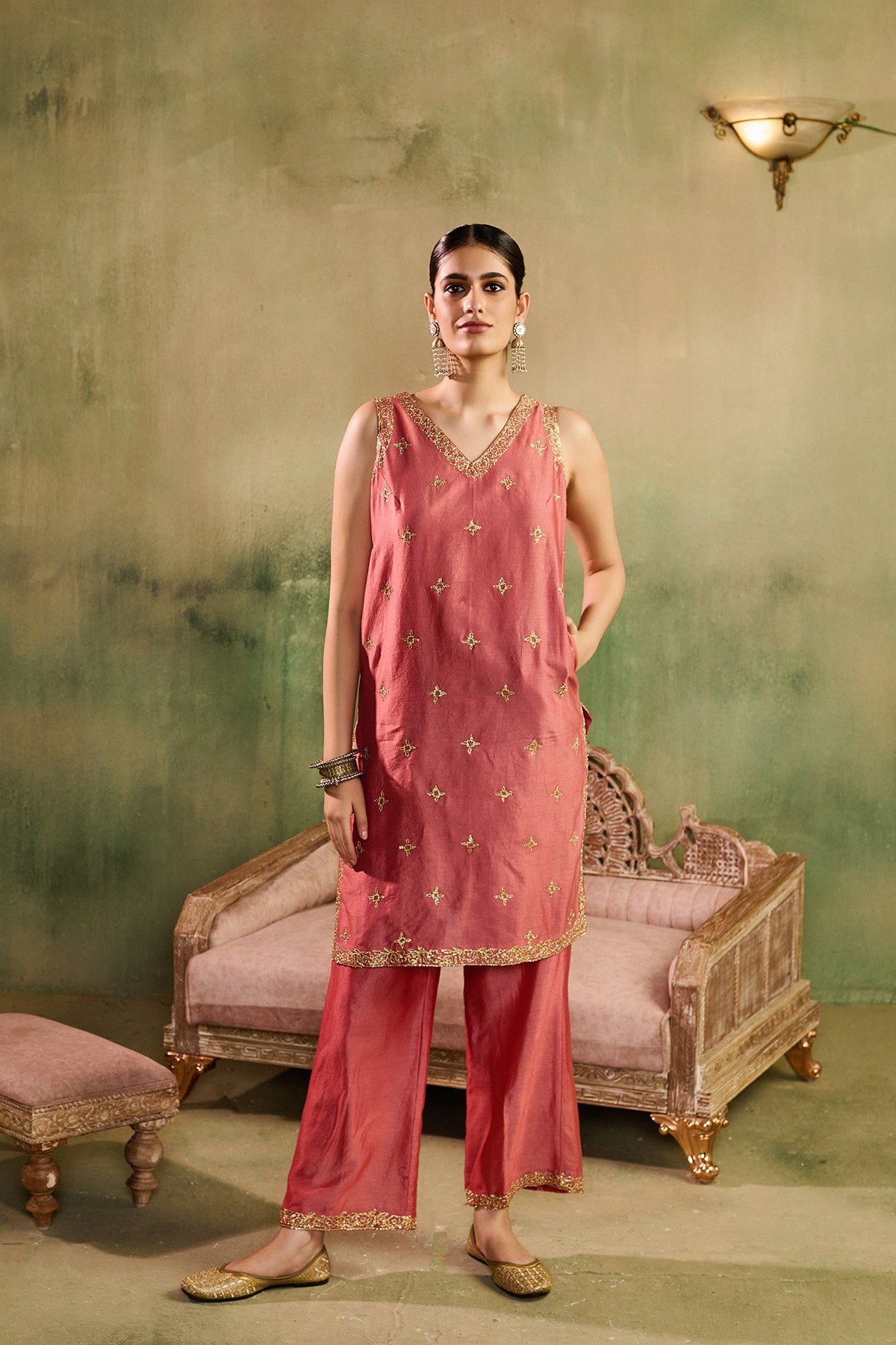 Gulaabi Noor kurta set