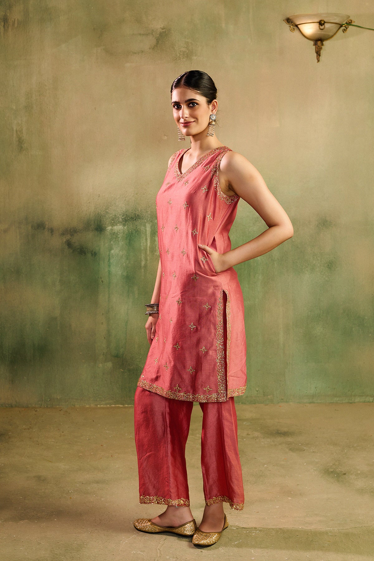 Gulaabi Noor kurta set