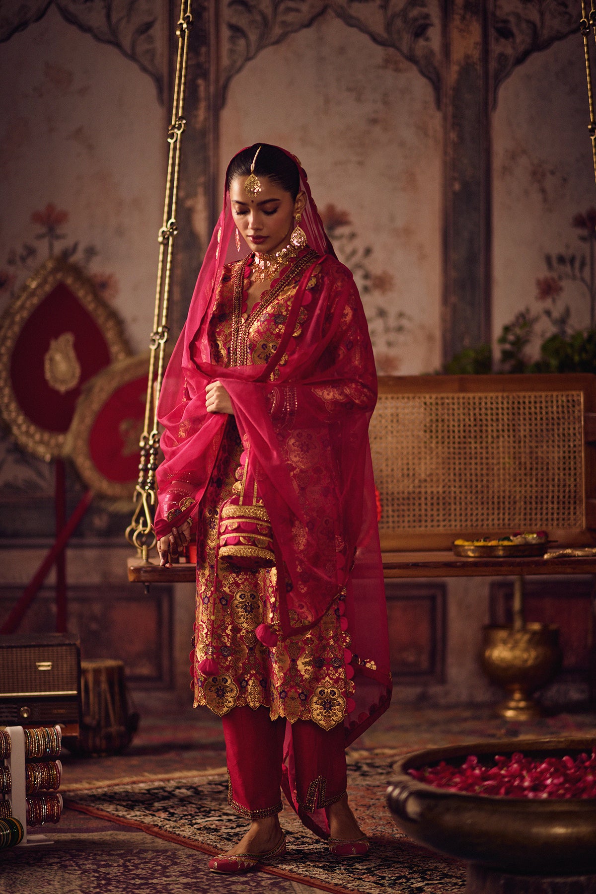 Gulabi Organza Odhni