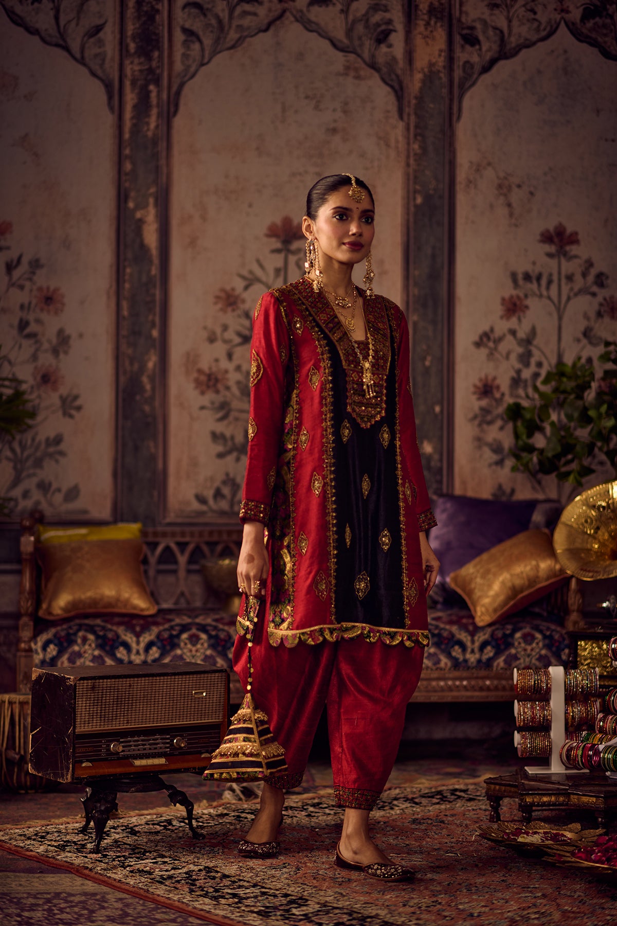 Laal Kaali Virasat kurta set